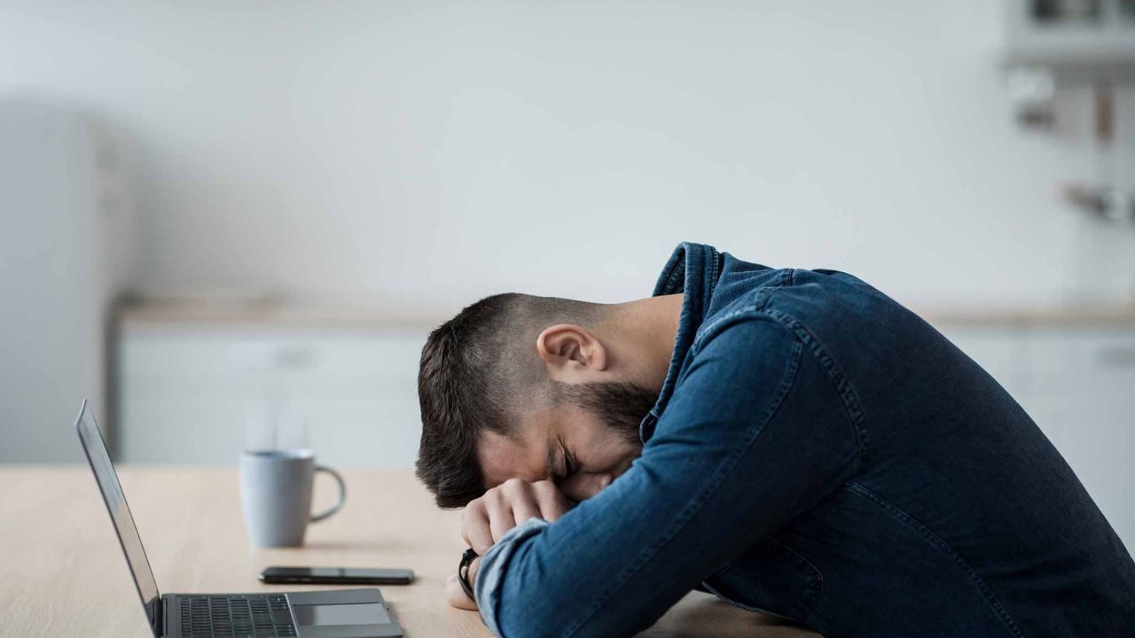 La fatigue mentale augmente : pourquoi elle ne cesse de croître et ce qui aide vraiment