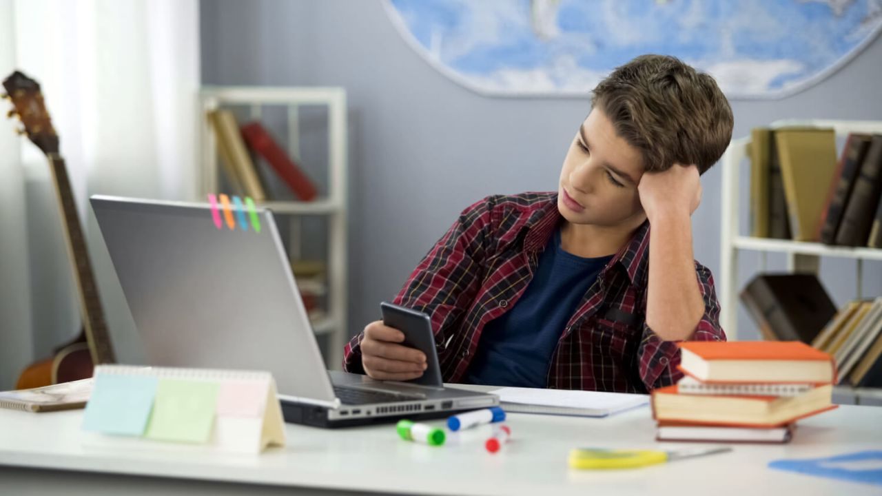 Comment arrêter de procrastiner au quotidiena: étapes pratiques et déclencheurs