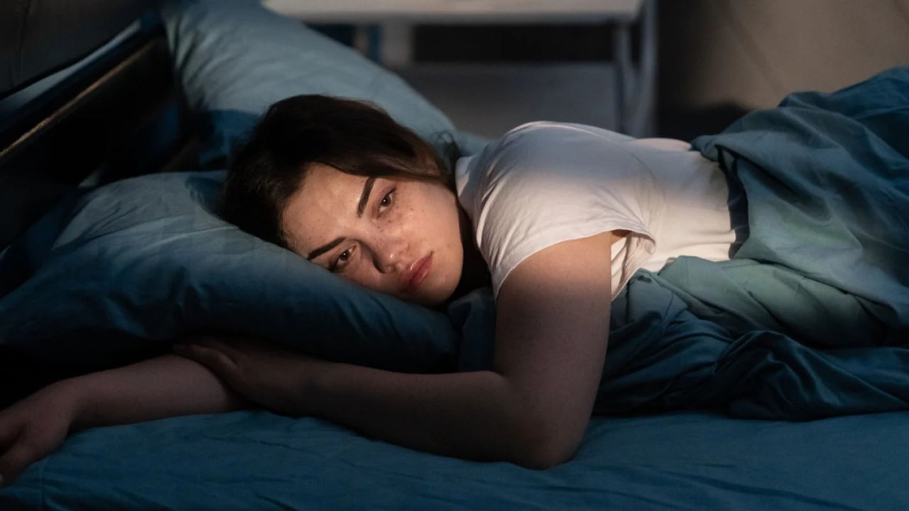 Pourquoi votre cerveau n’arrive pas à se déconnecter la nuit et comment y remédier