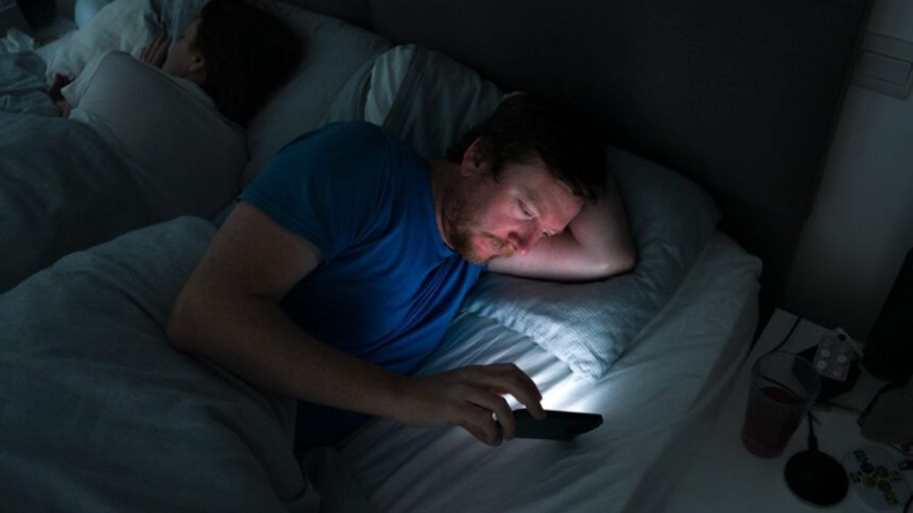 Pourquoi votre cerveau n’arrive pas à se déconnecter la nuit et comment y remédier