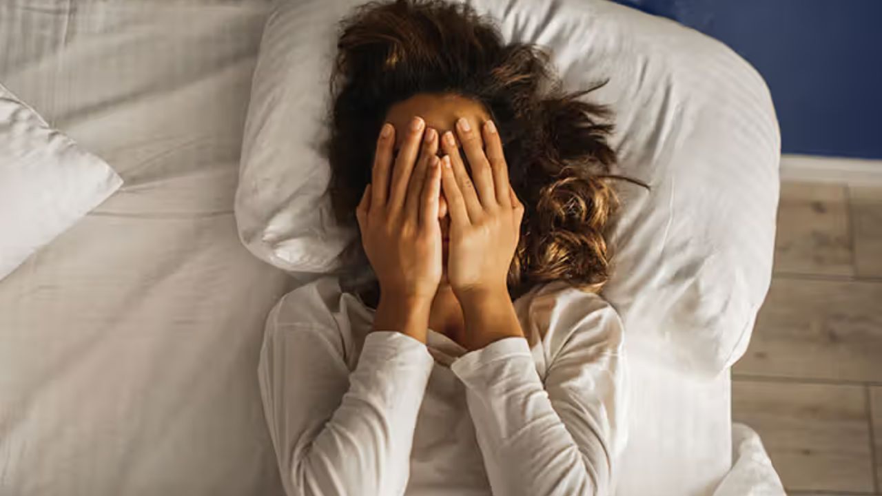 Pourquoi votre cerveau n’arrive pas à se déconnecter la nuit et comment y remédier