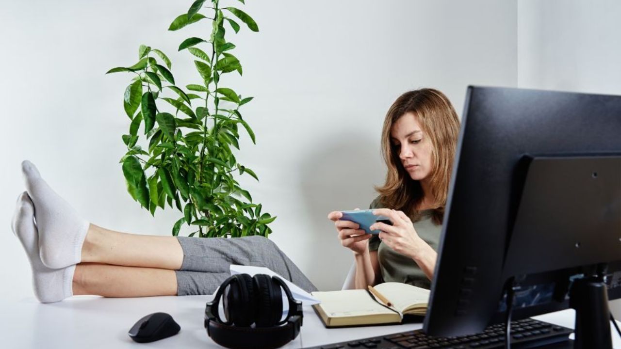 Comment arrêter de procrastiner au quotidiena: étapes pratiques et déclencheurs