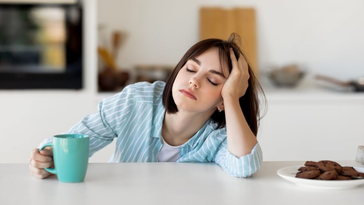Fatigue Persistante Après le Sommeil : Causes, Qualité du Sommeil et Solutions Pratiques